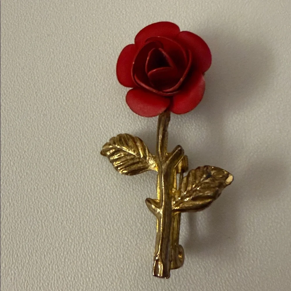 VTG Red Rose Pin Brooch with Gold Tone Stem Metal Floral Dainty Retro